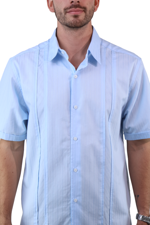 Camisa Manga Corta tipo Guayabera Color Azul Cielo Con Textura Corte Clásico Para Hombre